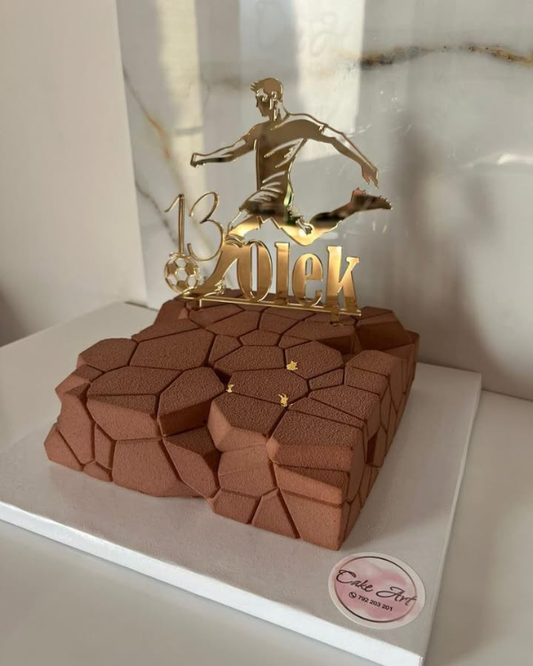 Topper / dekor na tort "Piłkarz + imię + liczba" wersja ELEGANCKA